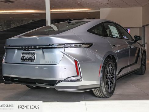 New 2026 Lexus ES 350e FWD image 4
