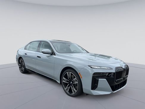 New 2025 BMW 740i xDrive w/ Executive Package AWD/4WD image 7
