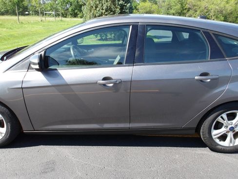 Used 2014 Ford Focus SE w/ SE Winter Package FWD image 20