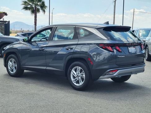 Certified 2025 Hyundai Tucson SE FWD image 3