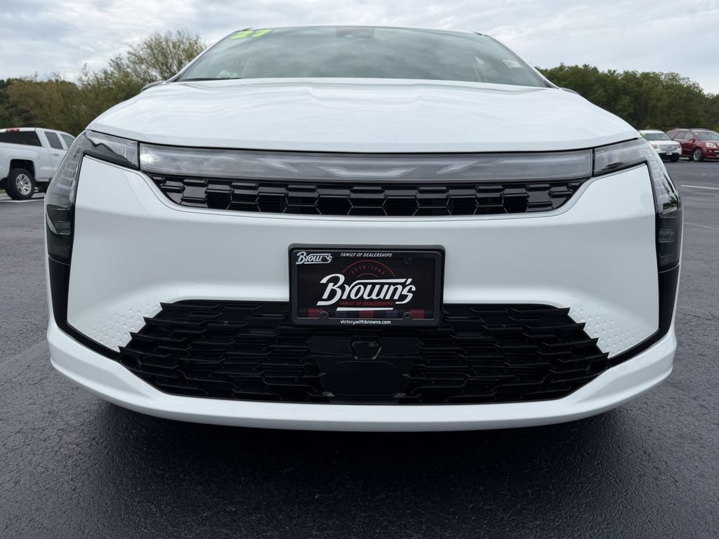 New 2027 Chrysler Pacifica Select AWD/4WD image 2