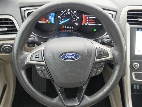 Used 2019 Ford Fusion SE FWD image 15