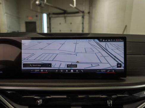 Used 2025 BMW X7 xDrive40i w/ Executive Package image 17