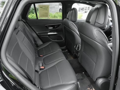 Used 2023 Mercedes-Benz GLC 300 4MATIC image 37