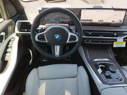 New 2026 BMW X5 xDrive50e w/ M Sport Package AWD/4WD image 16