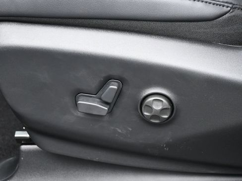 New 2026 Chrysler Pacifica Select image 12