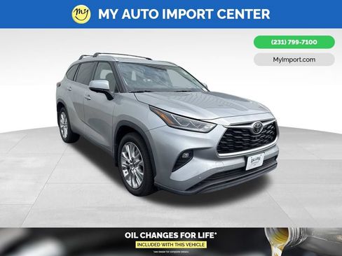 Used 2023 Toyota Highlander Limited AWD/4WD image 1