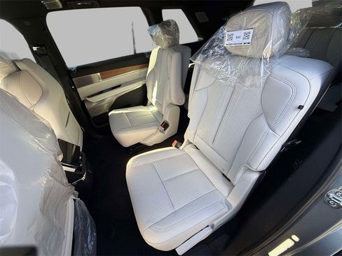 New 2026 Cadillac Vistiq Luxury image 13