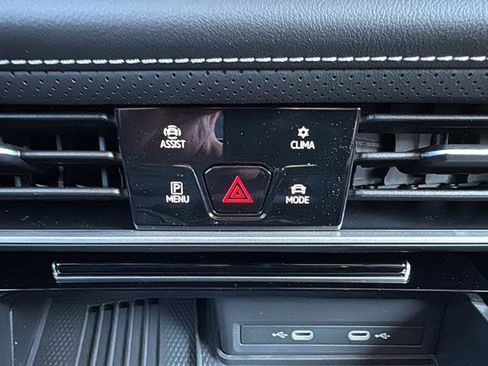 New 2026 Volkswagen Atlas SE FWD image 24