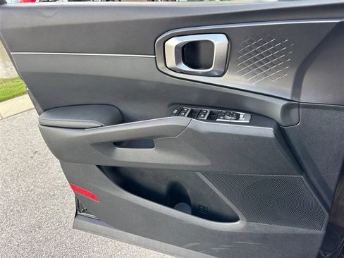 Used 2025 Kia Sorento S w/ Panoramic Sunroof Package FWD image 11