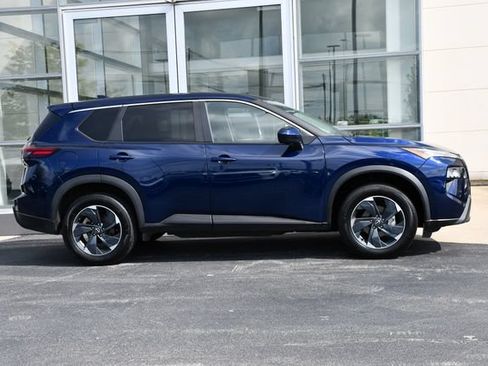 Used 2025 Nissan Rogue SV AWD/4WD image 6