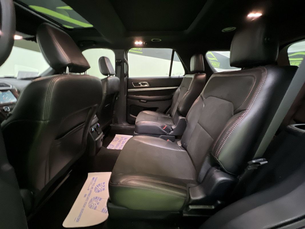 Used 2018 Ford Explorer XLT w/ Equipment Group 202A AWD/4WD image 27