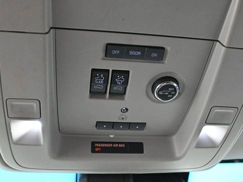 Used 2018 Chevrolet Suburban LT image 27