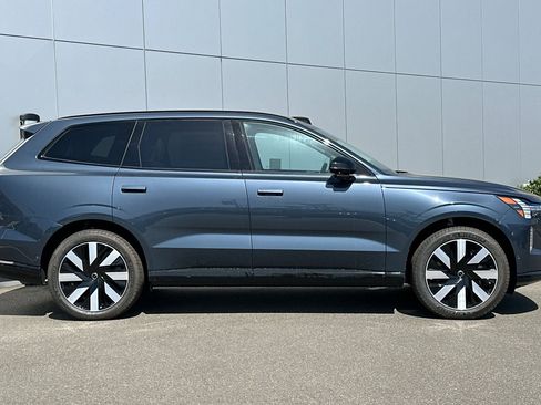 New 2025 Volvo EX90 Plus image 6