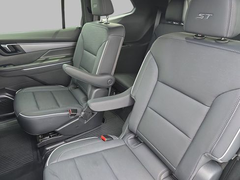 Used 2025 Buick Enclave Sport Touring w/ Power Package FWD image 15