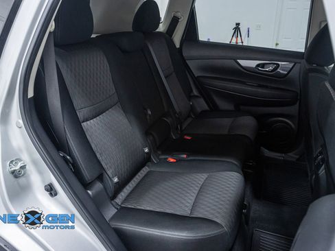 Used 2020 Nissan Rogue SV image 35