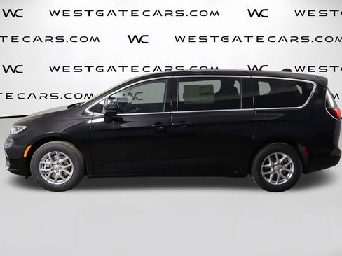 New 2026 Chrysler Pacifica Select image 5