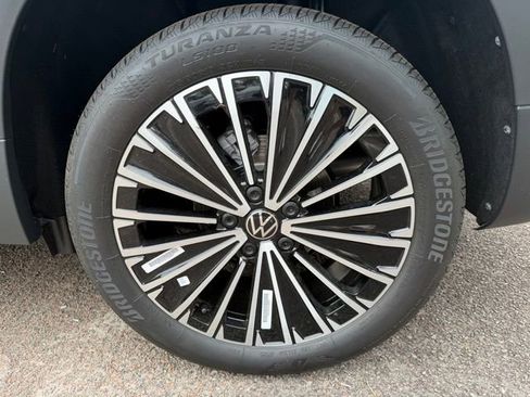 New 2026 Volkswagen Taos SE FWD image 26