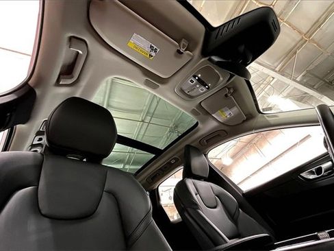 Certified 2024 Volvo XC60 B5 Core image 22