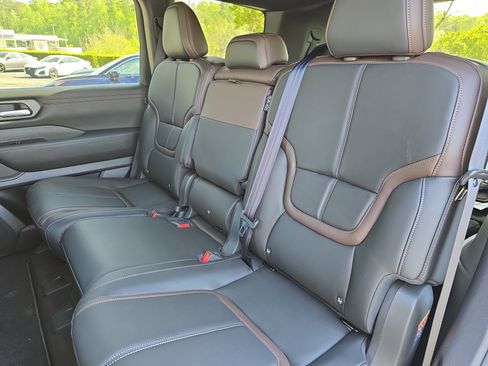 New 2025 Nissan Armada SL image 15