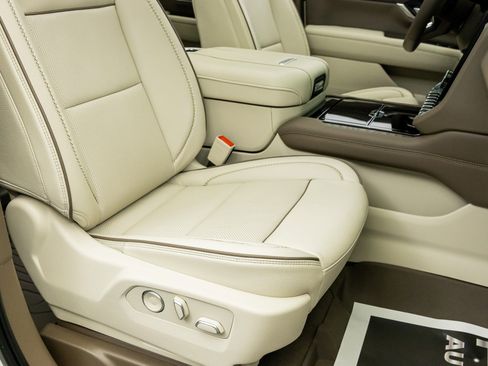 Used 2025 GMC Yukon Denali w/ Denali Reserve Package image 34