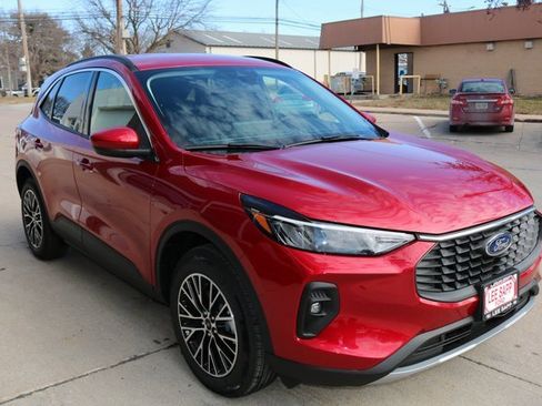 Used 2024 Ford Escape SE image 5