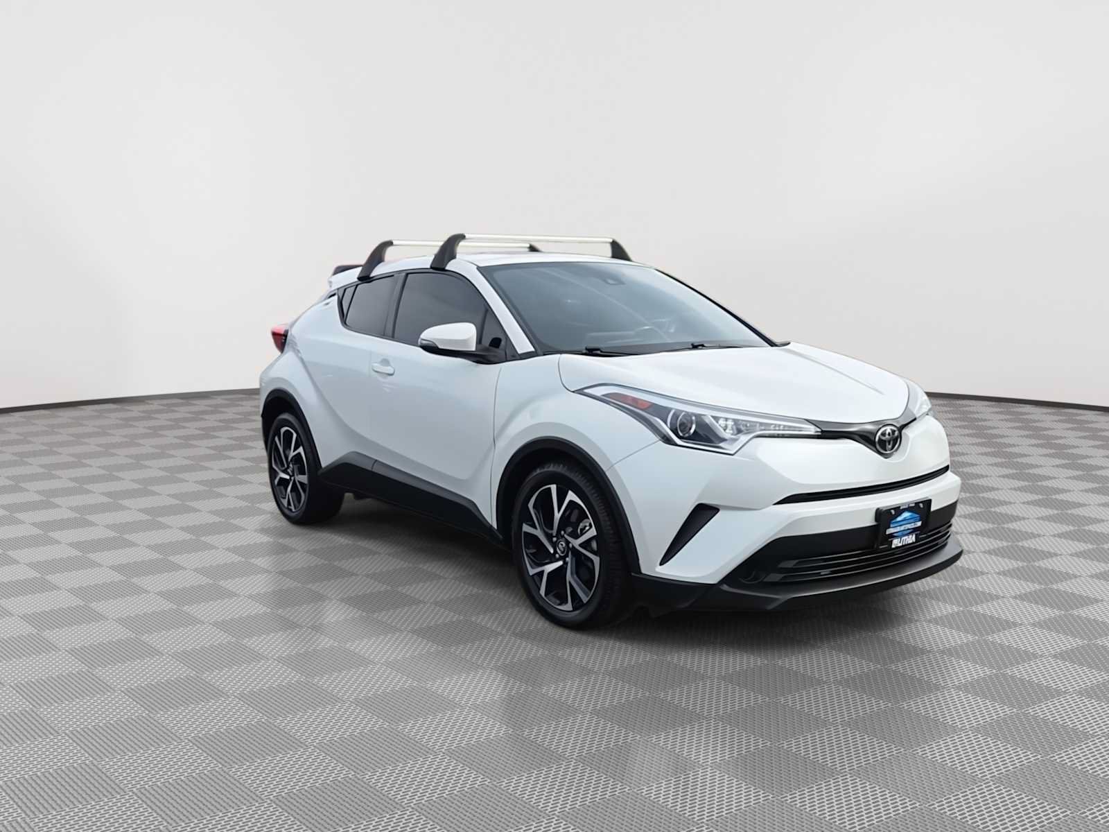 Used 2018 Toyota C-HR XLE FWD image 2