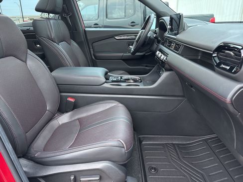 Used 2025 Honda Pilot Black Edition image 17