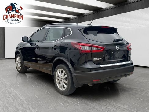 Used 2020 Nissan Rogue Sport SV FWD image 3
