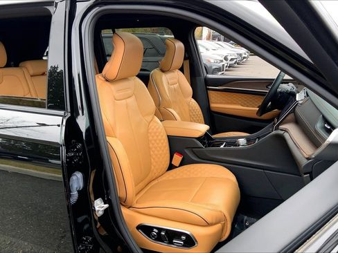 Used 2023 Jeep Grand Cherokee Summit image 7