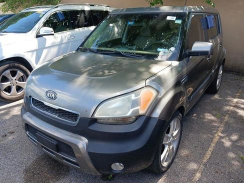 Used 2011 Kia Soul ! FWD image 2