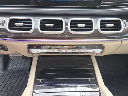 Used 2022 Mercedes-Benz GLS 580 4MATIC image 30
