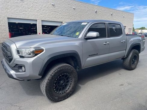 Used 2021 Toyota Tacoma TRD Off-Road w/ Technology Package image 4