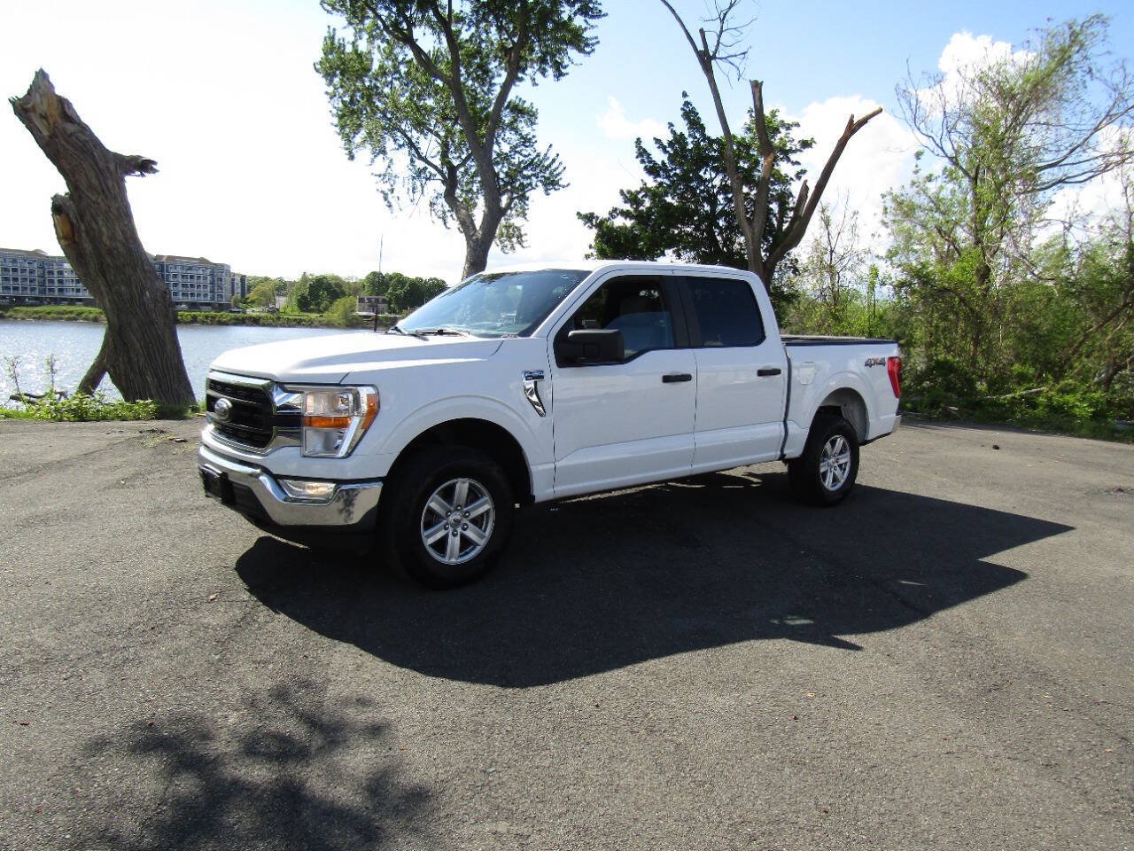 Used 2022 Ford F150 XLT AWD/4WD image 2