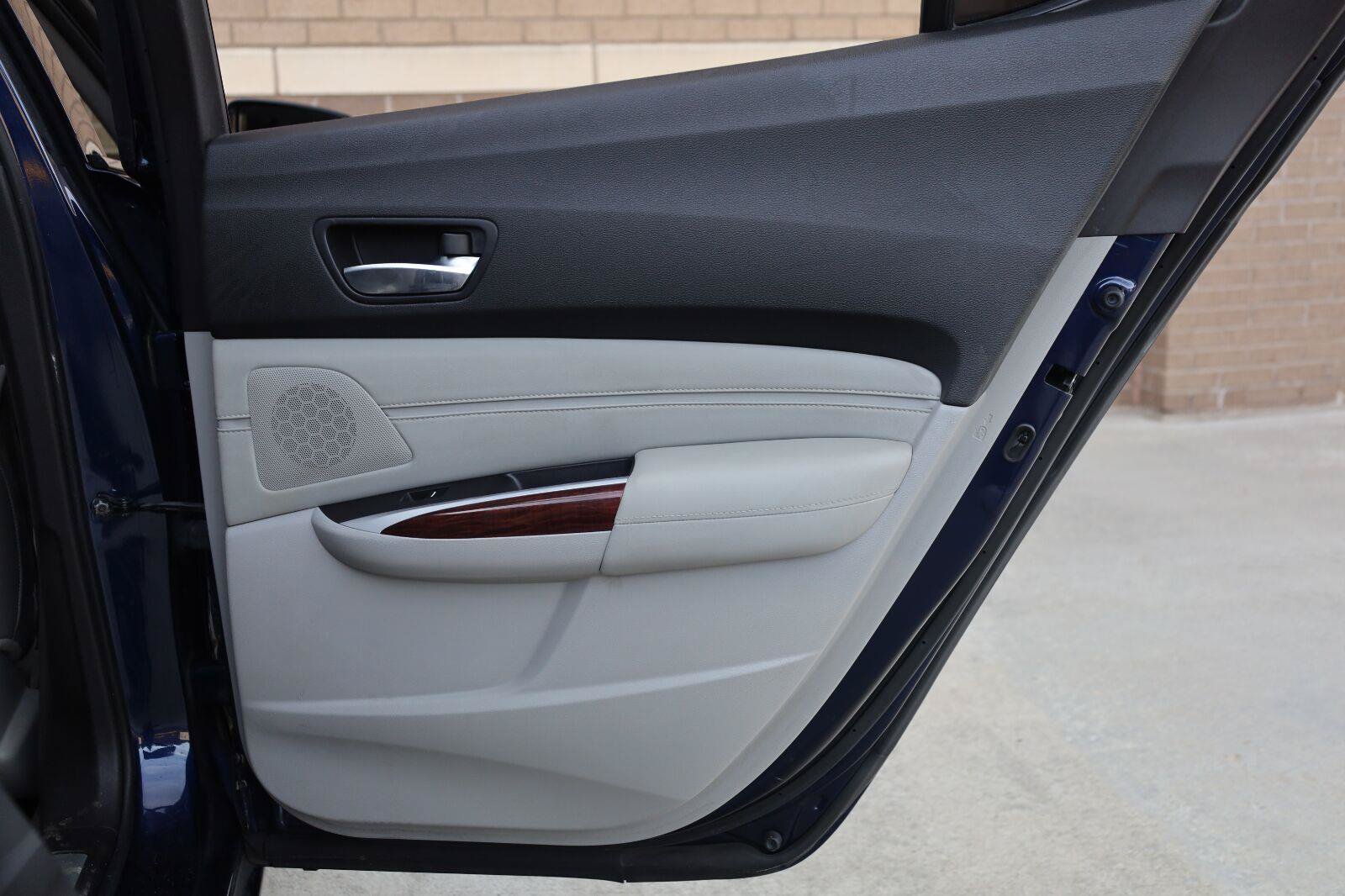 Used 2015 Acura TLX w/ Technology Package FWD image 22