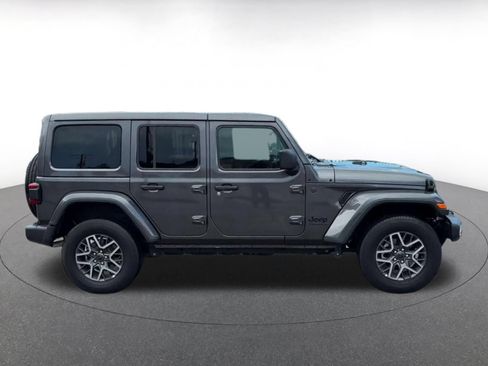 Used 2025 Jeep Wrangler Unlimited Sahara AWD/4WD image 13