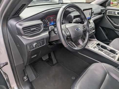 Used 2020 Ford Explorer XLT w/ Equipment Group 202A AWD/4WD image 34