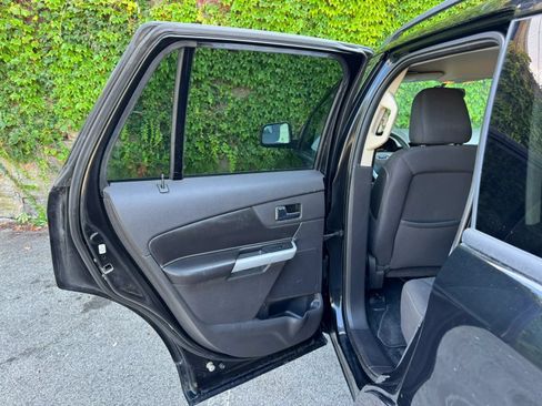 Used 2011 Ford Edge SE FWD image 12