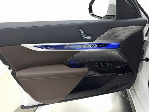 New 2025 BMW 740i xDrive image 10