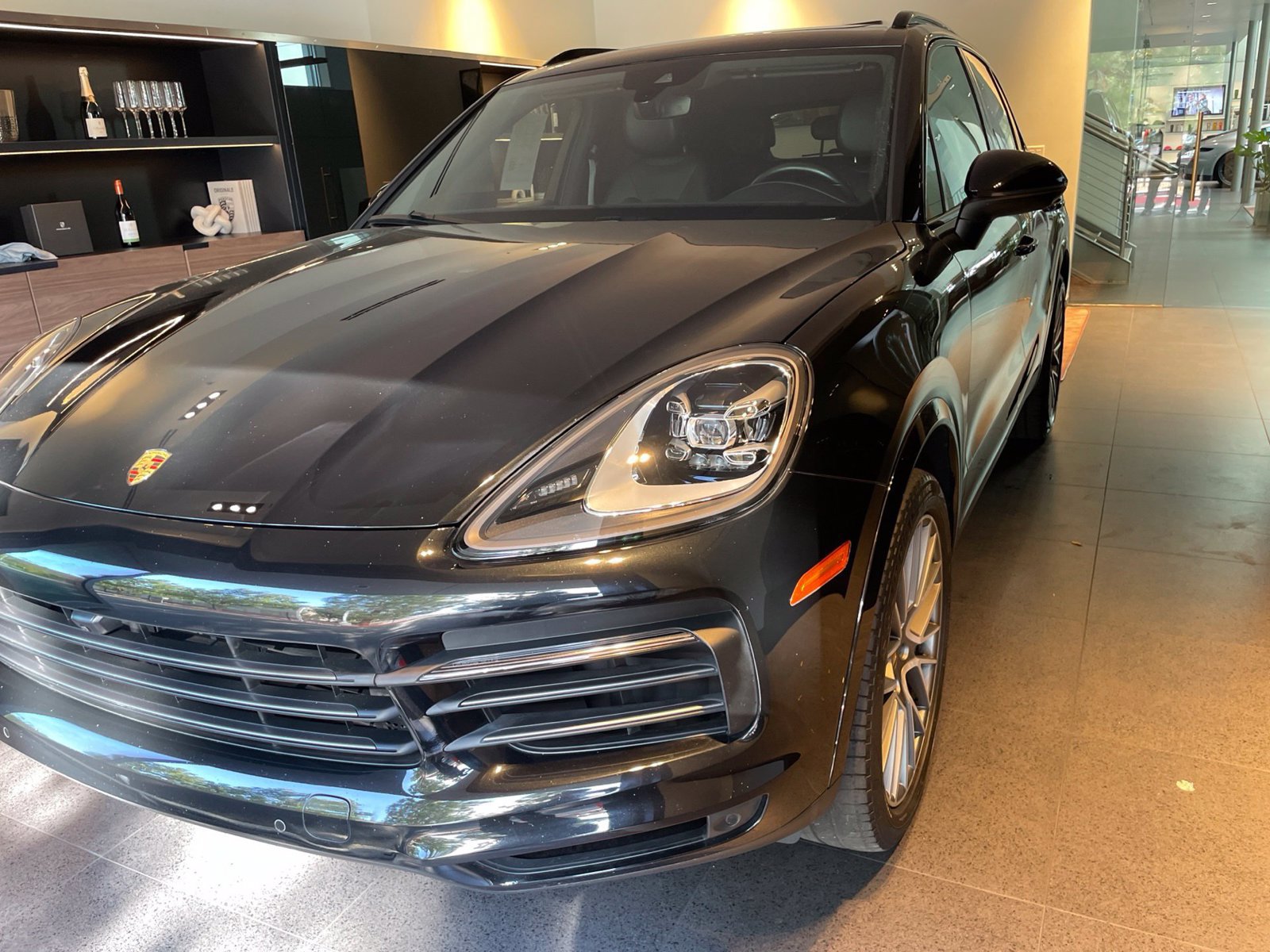Used 2023 Porsche Cayenne Platinum Edition AWD/4WD image 2