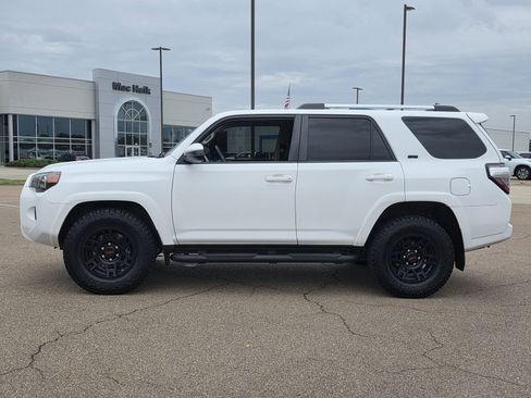 Used 2021 Toyota 4Runner SR5 RWD image 8