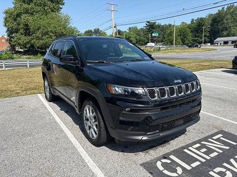 Used 2023 Jeep Compass Latitude AWD/4WD image 4