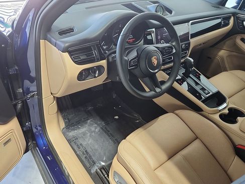 Used 2026 Porsche Macan image 4
