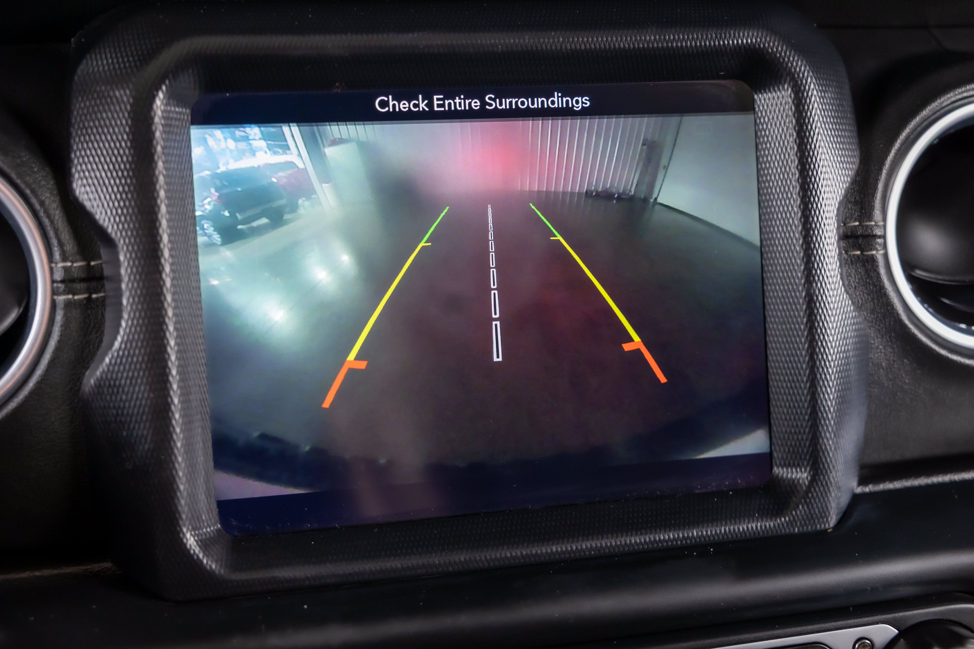 Used 2018 Jeep Wrangler Unlimited Sahara AWD/4WD image 10
