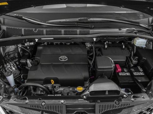 Used 2017 Toyota Sienna SE w/ SE Preferred Package FWD image 14