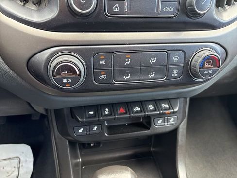 Used 2022 Chevrolet Colorado Z71 AWD/4WD image 25