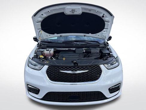 Used 2025 Chrysler Pacifica Select FWD image 15