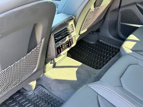 Used 2022 Audi Q8 Premium Plus w/ Premium Plus Package image 43