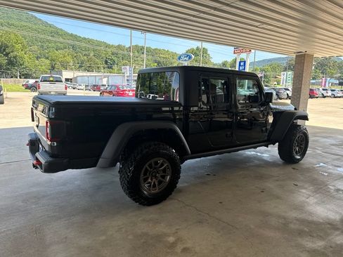 Used 2024 Jeep Gladiator Mojave w/ Technology Group AWD/4WD image 4