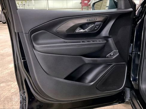 Used 2024 GMC Terrain SLT image 21